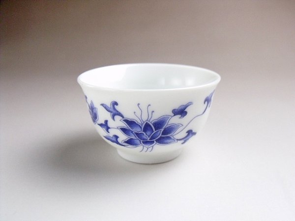 画像1: 茶杯　青花 (1)