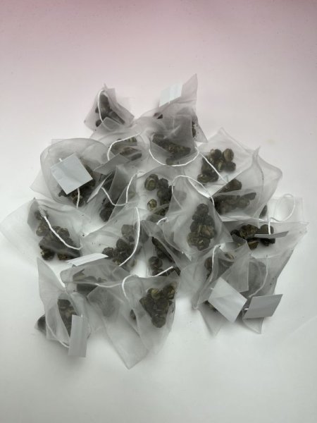 画像1: テトラ型ティーバッグ　ジャスミン茶（茉莉龍珠）　20包 (1)